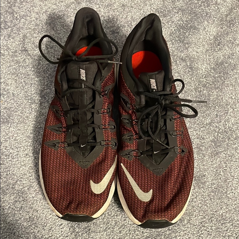 Nike Quest Black and Red Running Shoes